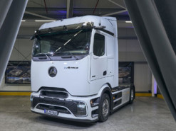 Електровантажівка Mercedes-Benz eActros 600 проїжджає 500 км і заряджається за 30 хвилин