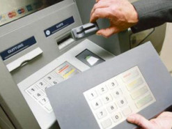 Як українців ошукують за допомогою шахрайського обладнання через банкомати