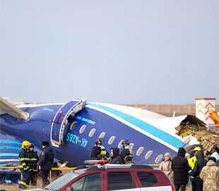 Авіатроща літака в Актау: журналісти показали запис, на якому росіянин віддає наказ відкрити вогонь