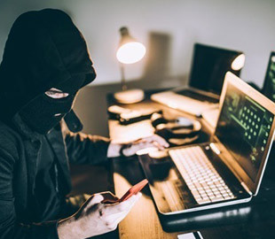 Шахрай, видаючи себе за працівника банку, ошукав жінку на понад 37 тисяч гривень