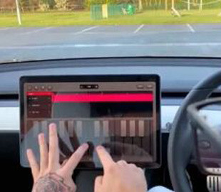 Tesla встроила в свои электромобили музыкальную студию