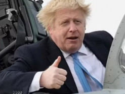 Борис Джонсон и Ким Чен Ын: журналисты нашли забавное сходство фотосюжетов двух политиков