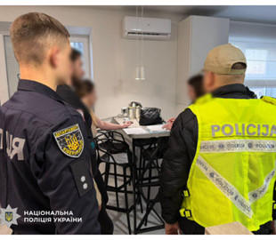 Українські поліцейські ліквідували мережу кол-центрів, що ошукували громадян країн ЄС