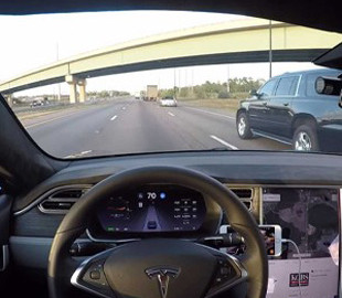 Автопилот Tesla подверг жизнь водителя опасности