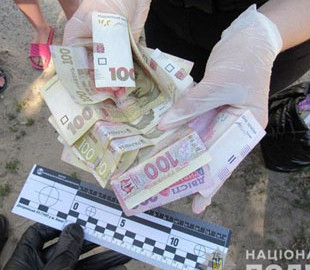В Днепровском районе Киева на ярмарке действовали две мошенницы, которые обманывали продавцов