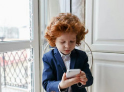 Греція заборонить дітям до 15 років користуватися соцмережами з наступного року