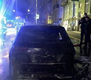 У центрі Львова 33-річний луганчанин підпалив автомобіль