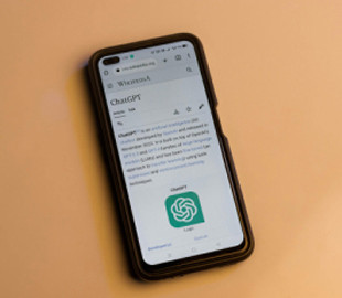 Експеримент із ChatGPT у "Вікіпедії" завершився провалом