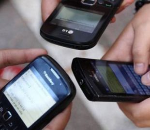 Украинцев хотят ограничить в праве пользоваться мобильными телефонами