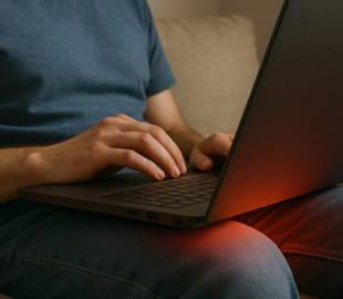 Чому ноутбук не можна тримати на колінах