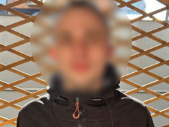 Шахрай підняв кредитний ліміт на чужій картці та зняв всі гроші