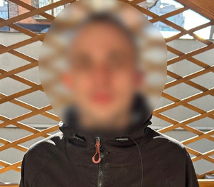 Шахрай підняв кредитний ліміт на чужій картці та зняв всі гроші