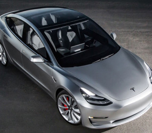 Корпорація Tesla відкликає майже 50 тисяч Model 3
