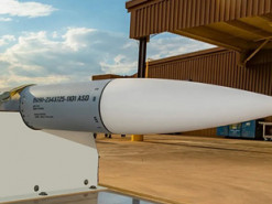 Ракета AIM-120 встановила новий рекорд дальності польоту