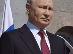 Похмурий Путін з'явився на публіці після атаки дронів на Москву