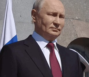 Похмурий Путін з'явився на публіці після атаки дронів на Москву