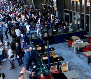 Педро Санчес закликав громадян не користуватися телефонами без крайньої необхідності