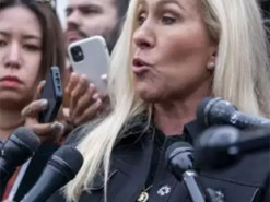 Конгресвумен Тейлор Грін порадила журналістці Sky News «повернутися до своєї країни» у відповідь на її запитання про Signal