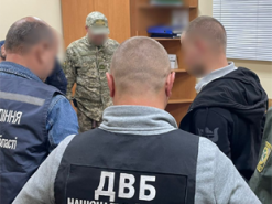 На «Устилузі» чоловік пропонував прикордоннику 500 доларів хабаря, щоб виїхати з України