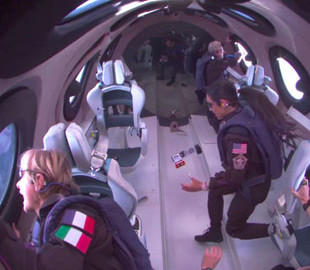 Virgin Galactic звозила до космосу керівника New Horizons