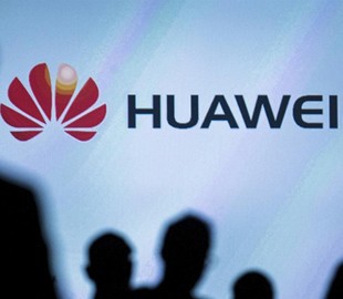 Мощный смартфон Huawei Mate 20 Pro получит тройную камеру