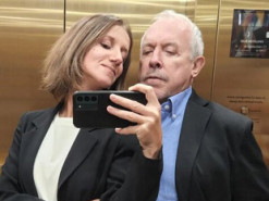 Дружина Макаревича знялася із п'ятимісячним сином у кольорах українського прапора
