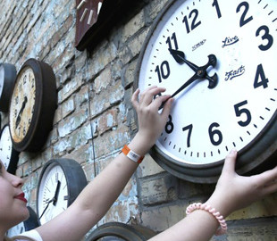 Чому Україна досі переходить на зимовий час