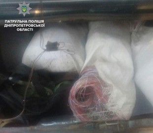 В Днепре патрульные остановили авто с 60 кг вырезанного кабеля