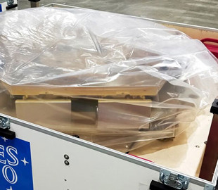 Перші сегменти найбільшого у світі дзеркала для телескопа відправили до Чилі