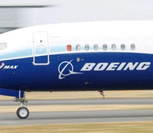 Літак Boeing втратив кришку двигуна