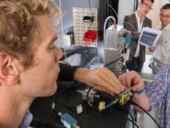 Сделан еще один шаг к универсальному квантовому компьютеру