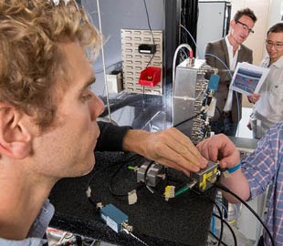 Сделан еще один шаг к универсальному квантовому компьютеру