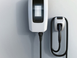 General Motors збирається встановити 40 тис. зарядних станцій Ultium Charger та обігнати Tesla з продажів електромобілів до 2025 року