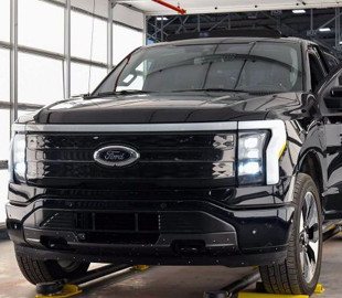 Ford подвоїть випуск електричних пікапів F-150