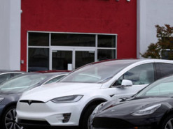 Tesla почала продавати китайські авто
