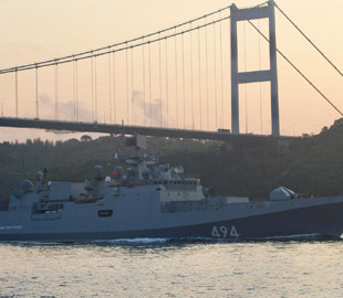 Російський фрегат "Адмірал Григорович" помітили за дивною активністю біля берегів Британії