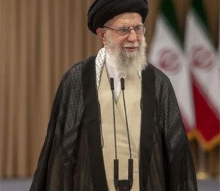 Готується до найгіршого: лідер Ірану сховався у бункері та відключив телефон — NYT