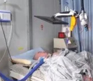 Паралізований чоловік створив систему розумного фермерства, керуючи лише одним пальцем