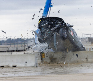 Дослідження: у США потрібно міняти огорожі на шосе через електромобілі