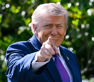 Від байдужості до фанатизму. Як Трамп полюбив ШІ і чому не хоче його приборкати — BBC News Україна