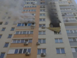 У Києві в квартирі вибухнув акумулятор і спричинив масштабну пожежу