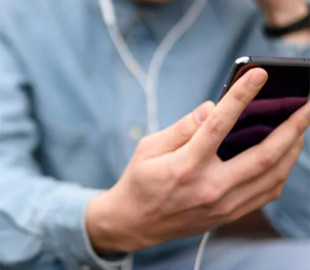 Зарядить телефон на ходу: незвичайний генератор перетворює сонячне світло на енергію