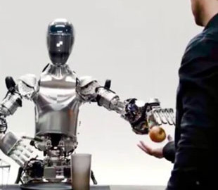 Створено робота, який може подати вечерю та підтримати розмову з людиною