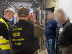 Поліцейські викрили групу інтернет-шахраїв, які ошукували військових