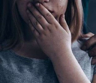 Чоловік зґвалтував 8-річну дівчинку: його шукають у Дніпрі та області