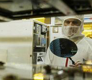 Нехватку чипов усугубляет дефицит оборудования для их производства