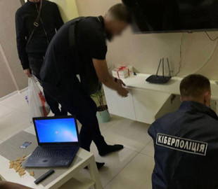 Киберполиция разоблачила в Днепропетровской области мошенников, которые продавали поддельные сертификаты о вакцинации от COVID-19