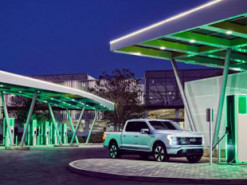 США покроет сеть из 500 000 общественных электрозарядных станций