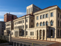 У США чоловік оскаржує арешт через стеження за телефоном: суд вирішує, чи мала поліція право діяти без ордера