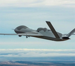 Американські розробники успішно випробували взаємодію винищувача F-22 Raptor з бойовим дроном MQ-20 Avenger